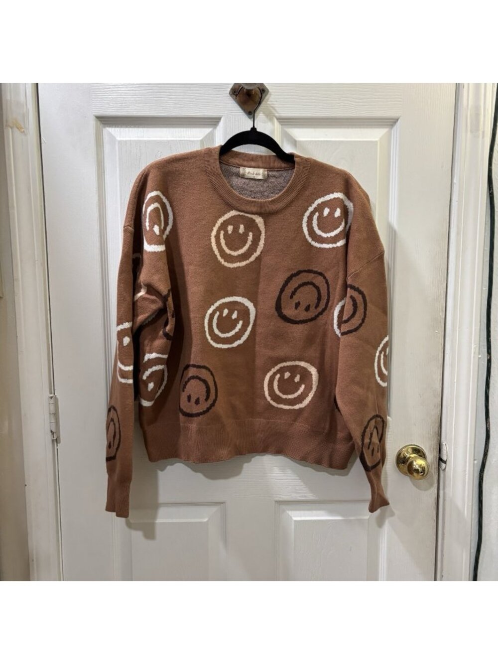 Altar'd State Women M Brown Smiley Graphic Knit Crewneck Long Sleeve